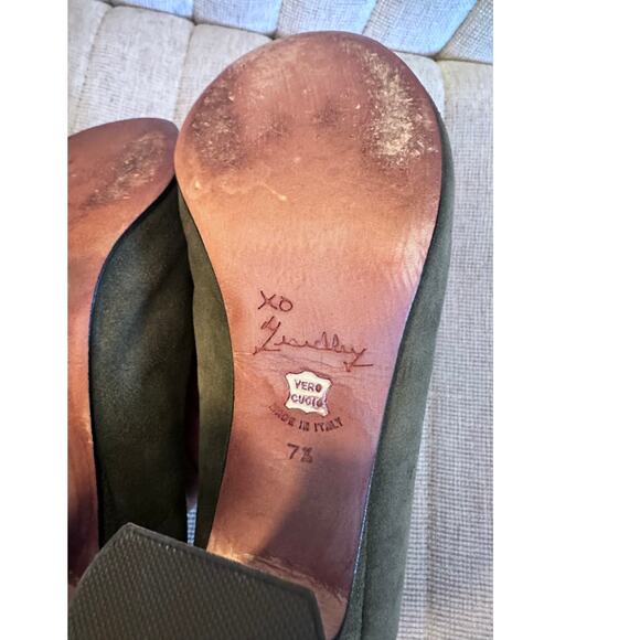 MARCHEZ VOUS GREEN SUEDE FLARED HEEL PUMPS; SIZE 7.5 - Picture 4 of 4